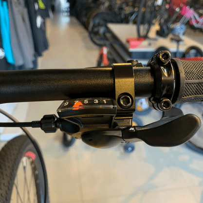 Bicicleta Oggi Big Wheel 7.0 Aro 29 Alivio 18v 2022 Grafite e Vermelho e Preto