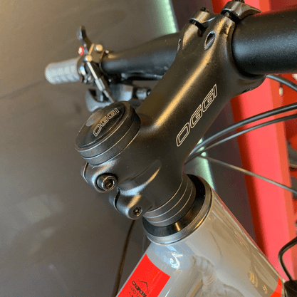 Bicicleta Oggi Big Wheel 7.0 Aro 29 Alivio 18v 2022 Grafite e Vermelho e Preto