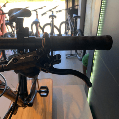 Bicicleta Oggi Big Wheel 7.0 Aro 29 Alivio 18v 2022 Grafite e Vermelho e Preto
