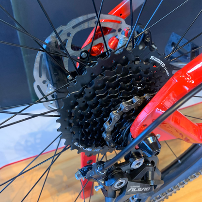 Bicicleta Oggi Big Wheel 7.0 Aro 29 Alivio 18v 2022 Grafite e Vermelho e Preto