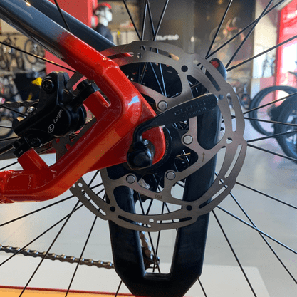Bicicleta Oggi Big Wheel 7.0 Aro 29 Alivio 18v 2022 Grafite e Vermelho e Preto