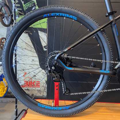 Bicicleta Oggi Big Wheel 7.0 Aro 29 Alivio 18v 2022 Preto e Azul