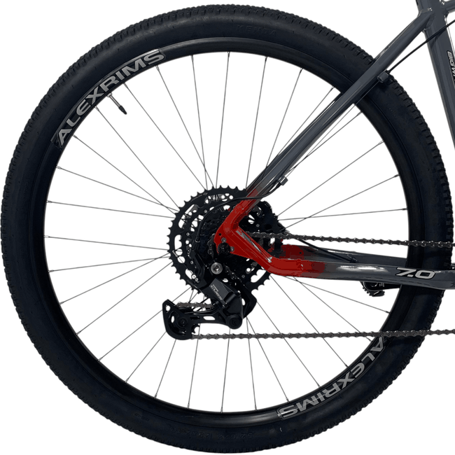Bicicleta Oggi Big Wheel 7.0 Aro 29 Cues 9v 2024 Grafite e Vermelho e Cinza