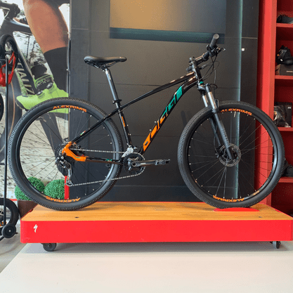 Bicicleta Oggi Big Wheel 7.1 Aro 29 Deore 18v 2022 Preto e Laranja e Verde