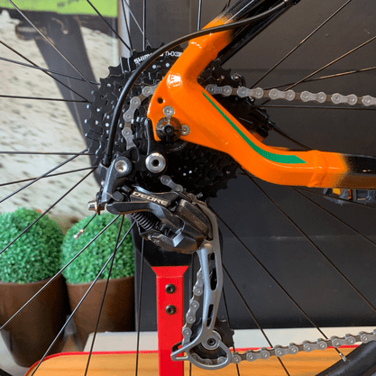 Bicicleta Oggi Big Wheel 7.1 Aro 29 Deore 18v 2022 Preto e Laranja e Verde