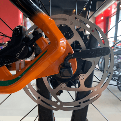 Bicicleta Oggi Big Wheel 7.1 Aro 29 Deore 18v 2022 Preto e Laranja e Verde
