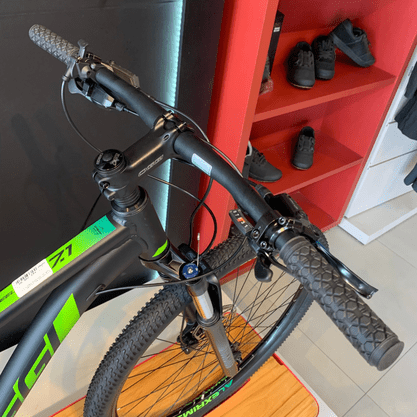 Bicicleta Oggi Big Wheel 7.1 Aro 29 Deore 18v 2022 Preto e Verde