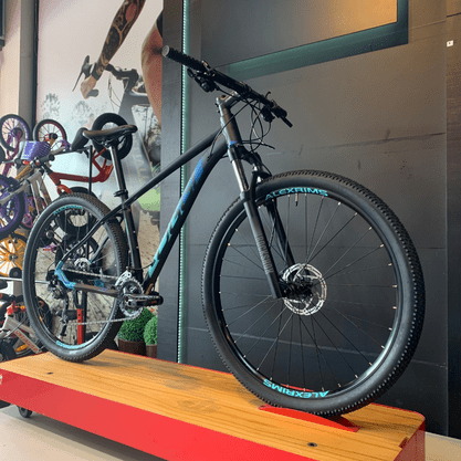 Bicicleta Oggi Big Wheel 7.1 Aro 29 Deore 18v 2022 Preto e Azul