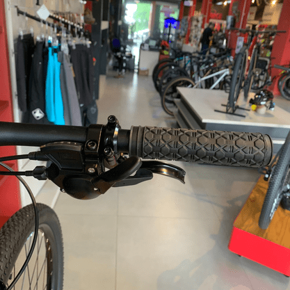 Bicicleta Oggi Big Wheel 7.1 Aro 29 Deore 18v 2022 Preto e Azul