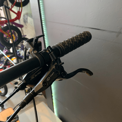 Bicicleta Oggi Big Wheel 7.1 Aro 29 Deore 18v 2022 Preto e Azul