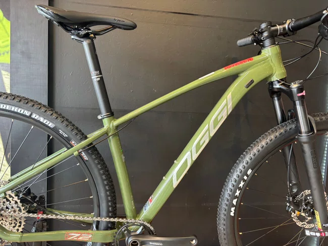 Bicicleta Oggi Big Wheel 7.2 A29 Deore 12v 2026 Verde/Vermelho/Cinza
