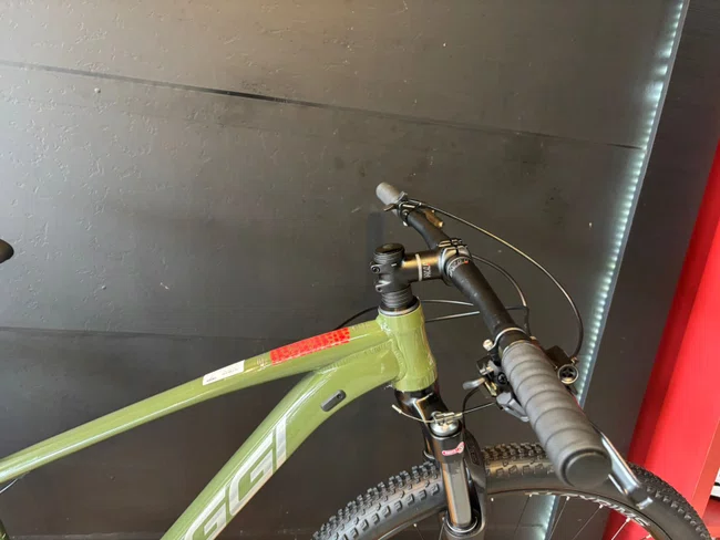 Bicicleta Oggi Big Wheel 7.2 A29 Deore 12v 2026 Verde/Vermelho/Cinza