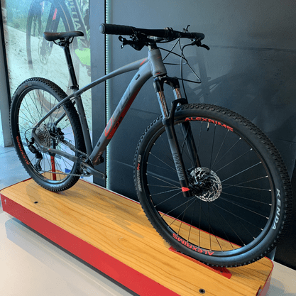 Bicicleta Oggi Big Wheel 7.2 Aro 29 Shimano Deore 11v 2022 Grafite e Vermelho e Preto