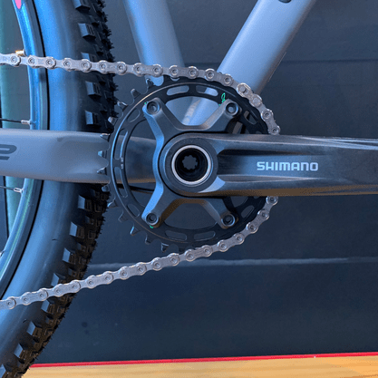 Bicicleta Oggi Big Wheel 7.2 Aro 29 Shimano Deore 11v 2022 Grafite e Vermelho e Preto