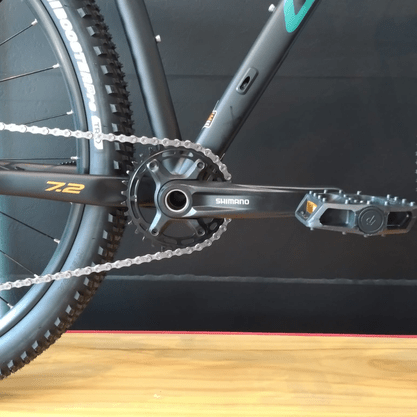 Bicicleta Oggi Big Wheel 7.2 Aro 29 Shimano Deore 11v 2022 Preto e Verde e Laranja