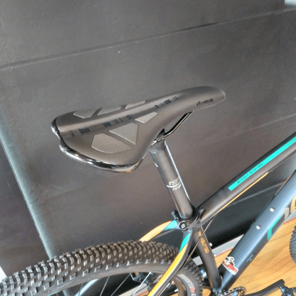 Bicicleta Oggi Big Wheel 7.2 Aro 29 Shimano Deore 11v 2022 Preto e Verde e Laranja