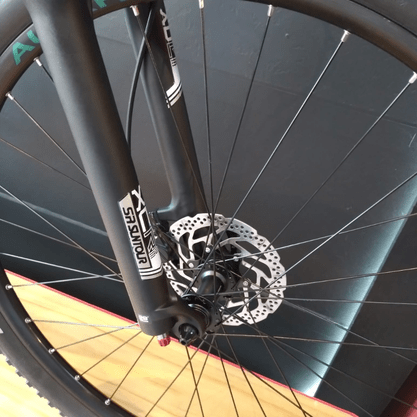 Bicicleta Oggi Big Wheel 7.2 Aro 29 Shimano Deore 11v 2022 Preto e Verde e Laranja