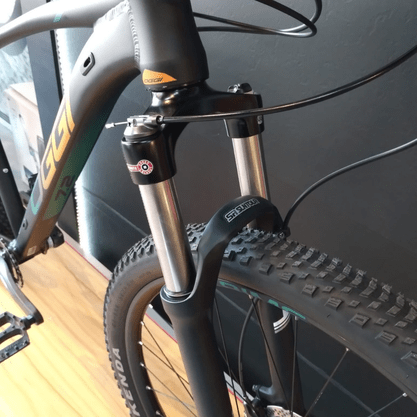 Bicicleta Oggi Big Wheel 7.2 Aro 29 Shimano Deore 11v 2022 Preto e Verde e Laranja
