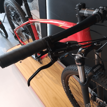 Bicicleta Oggi Big Wheel 7.2 Aro 29 Shimano Deore 11v 2022 Vermelho e Preto e Amarelo
