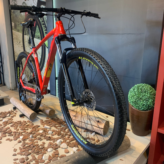 Bicicleta Oggi Big Wheel 7.2 Aro 29 Deore 12v Vermelha - Seminova