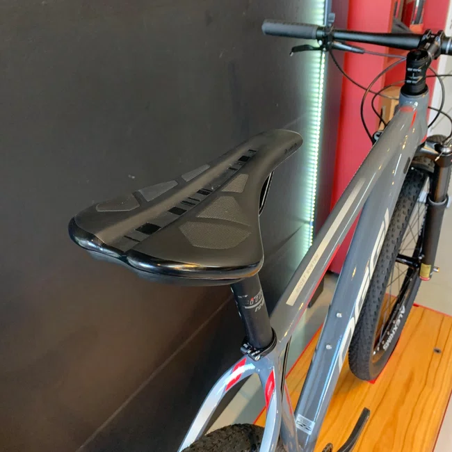 Bicicleta Oggi Big Wheel 7.2 Deore Aro 29 12v Cinza e Vermelho - Seminova