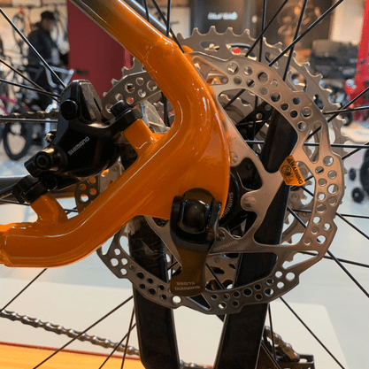 Bicicleta Oggi Big Wheel 7.3 Aro 29 Deore 12v 2022 Grafite e Laranja e Preto