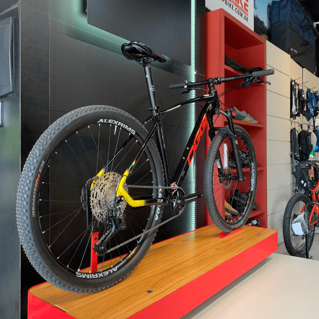 Bicicleta Oggi Big Wheel 7.3 Aro 29 Deore 12v 2022 Preto e Vermelho e Amarelo