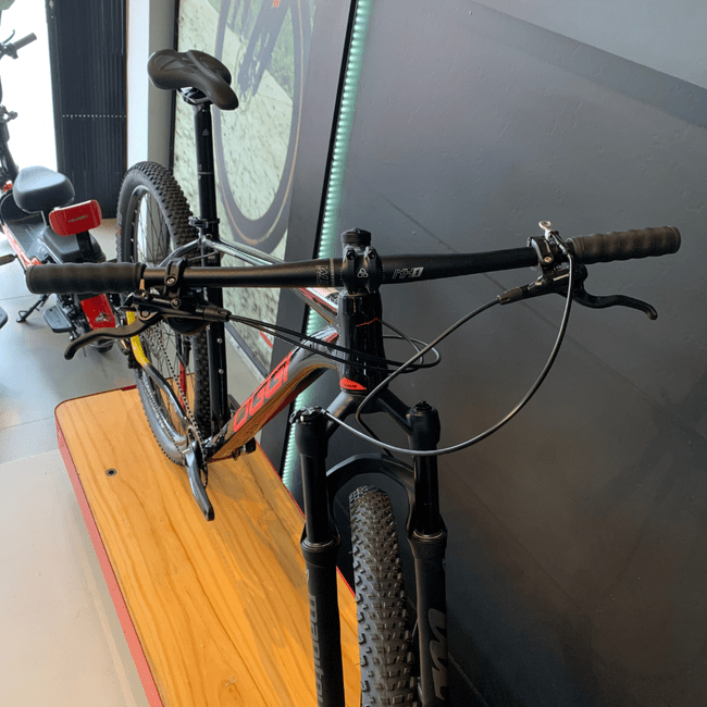 Bicicleta Oggi Big Wheel 7.3 Aro 29 Deore 12v 2022 Preto e Vermelho e Amarelo