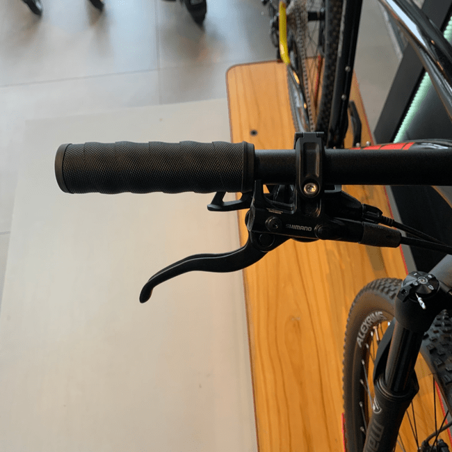 Bicicleta Oggi Big Wheel 7.3 Aro 29 Deore 12v 2022 Preto e Vermelho e Amarelo