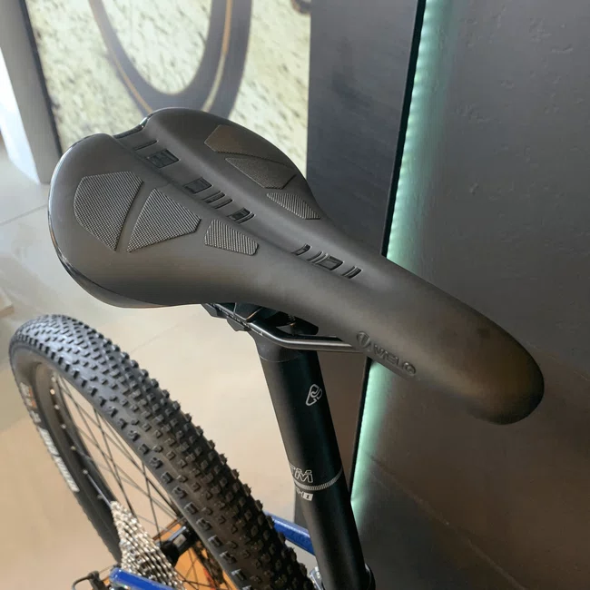 Bicicleta Oggi Big Wheel 7.3 Aro 29 Deore 12v 2025 Azul e Cinza