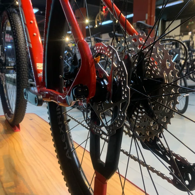 Bicicleta Oggi Big Wheel 7.3 A29 Deore 12v VERM/BRAN 2025