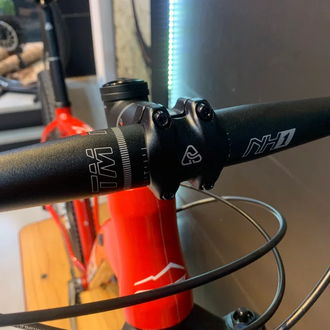 Bicicleta Oggi Big Wheel 7.3 A29 Deore 12v VERM/BRAN 2025