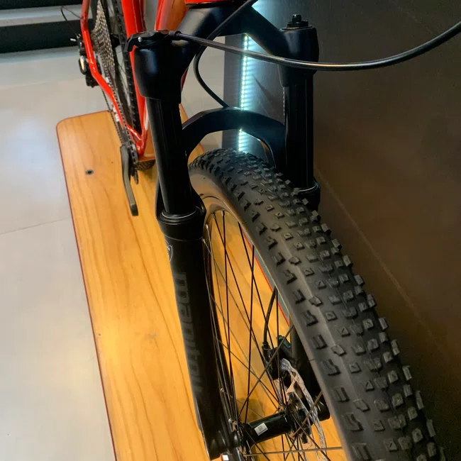 Bicicleta Oggi Big Wheel 7.3 A29 Deore 12v VERM/BRAN 2025
