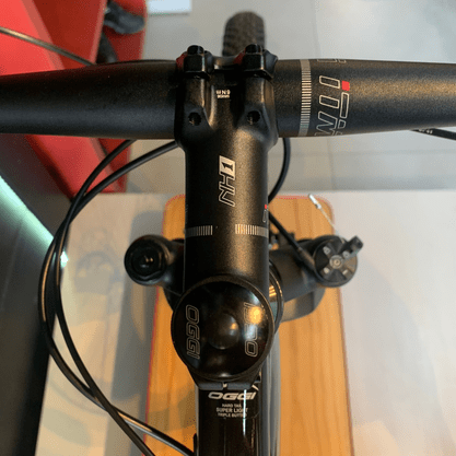 Bicicleta Oggi Big Wheel 7.4 Aro 29 Shimano SLX 12v Preto e Azul e Grafite
