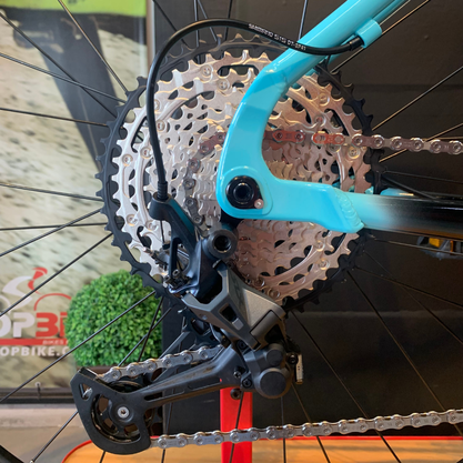 Bicicleta Oggi Big Wheel 7.4 Aro 29 Shimano SLX 12v Preto e Azul e Grafite