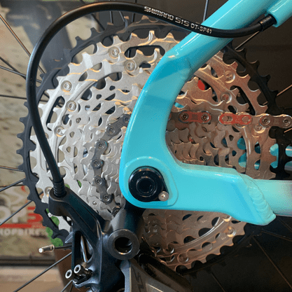 Bicicleta Oggi Big Wheel 7.4 Aro 29 Shimano SLX 12v Preto e Azul e Grafite