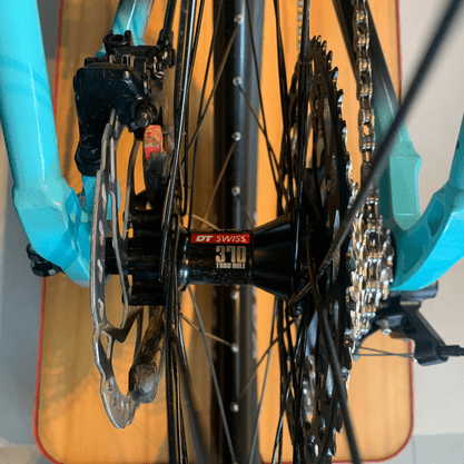 Bicicleta Oggi Big Wheel 7.4 Aro 29 Shimano SLX 12v Preto e Azul e Grafite