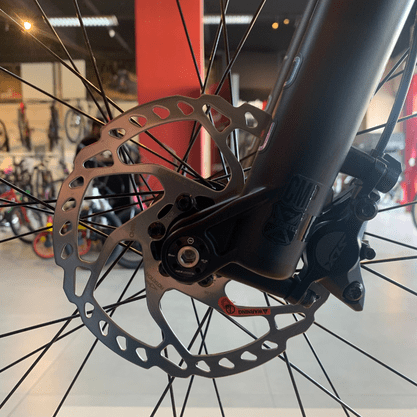 Bicicleta Oggi Big Wheel 7.4 Aro 29 Shimano SLX 12v Preto e Azul e Grafite