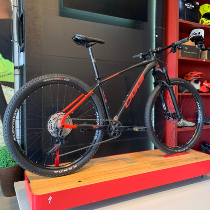 Bicicleta Oggi Big Wheel 7.4 Aro 29 Shimano SLX 12v Preto e Vermelho