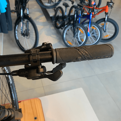 Bicicleta Oggi Big Wheel 7.4 Aro 29 Shimano SLX 12v Preto e Vermelho