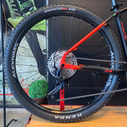 Bicicleta Oggi Big Wheel 7.4 Aro 29 Shimano SLX 12v Preto e Vermelho