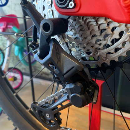 Bicicleta Oggi Big Wheel 7.4 Aro 29 Shimano SLX 12v Preto e Vermelho
