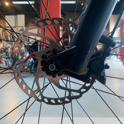 Bicicleta Oggi Big Wheel 7.4 Aro 29 Shimano SLX 12v Preto e Vermelho