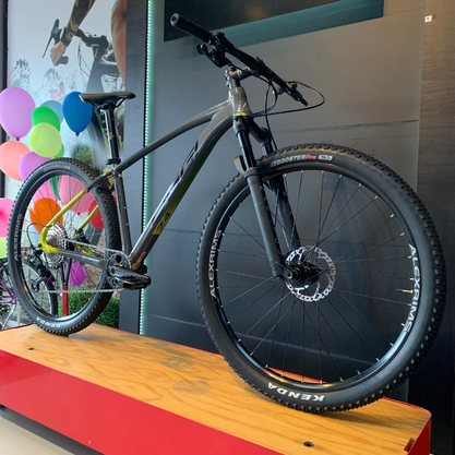 Bicicleta Oggi Big Wheel 7.4 Aro 29 Shimano SLX 12v Grafite e Preto e S-Lime