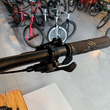 Bicicleta Oggi Big Wheel 7.4 Aro 29 Shimano SLX 12v Grafite e Preto e S-Lime