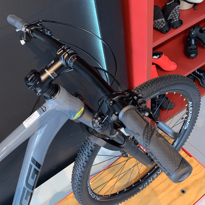 Bicicleta Oggi Big Wheel 7.4 Aro 29 Shimano SLX 12v Grafite e Preto e S-Lime