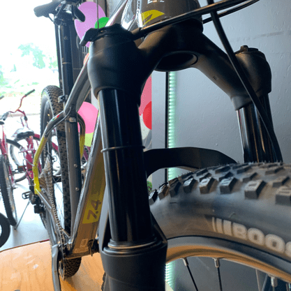 Bicicleta Oggi Big Wheel 7.4 Aro 29 Shimano SLX 12v Grafite e Preto e S-Lime