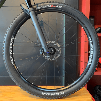 Bicicleta Oggi Big Wheel 7.4 Aro 29 Shimano SLX 12v Grafite e Preto e S-Lime