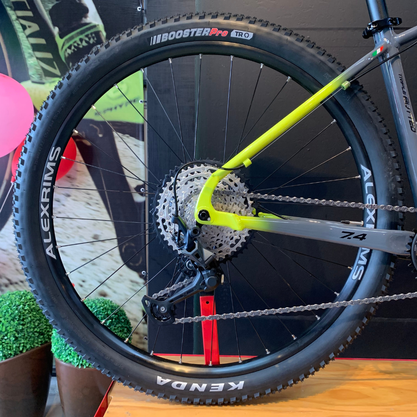 Bicicleta Oggi Big Wheel 7.4 Aro 29 Shimano SLX 12v Grafite e Preto e S-Lime