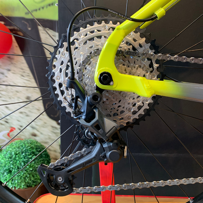 Bicicleta Oggi Big Wheel 7.4 Aro 29 Shimano SLX 12v Grafite e Preto e S-Lime